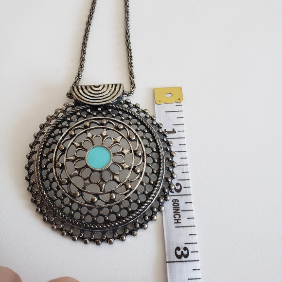 Vintage Claire's Round Pendant w/ Silver Tone Chain Enamel Centre - Picture 5 of 10